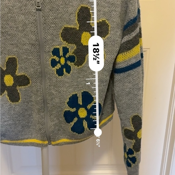 Floral Patterned Gray and Yellow Zip Up Cardigan Sweater - Picture 7 of 8